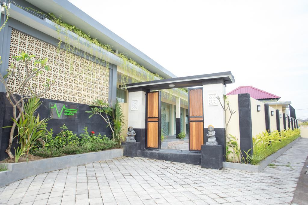 V Canggu Dormitory Екстериор снимка