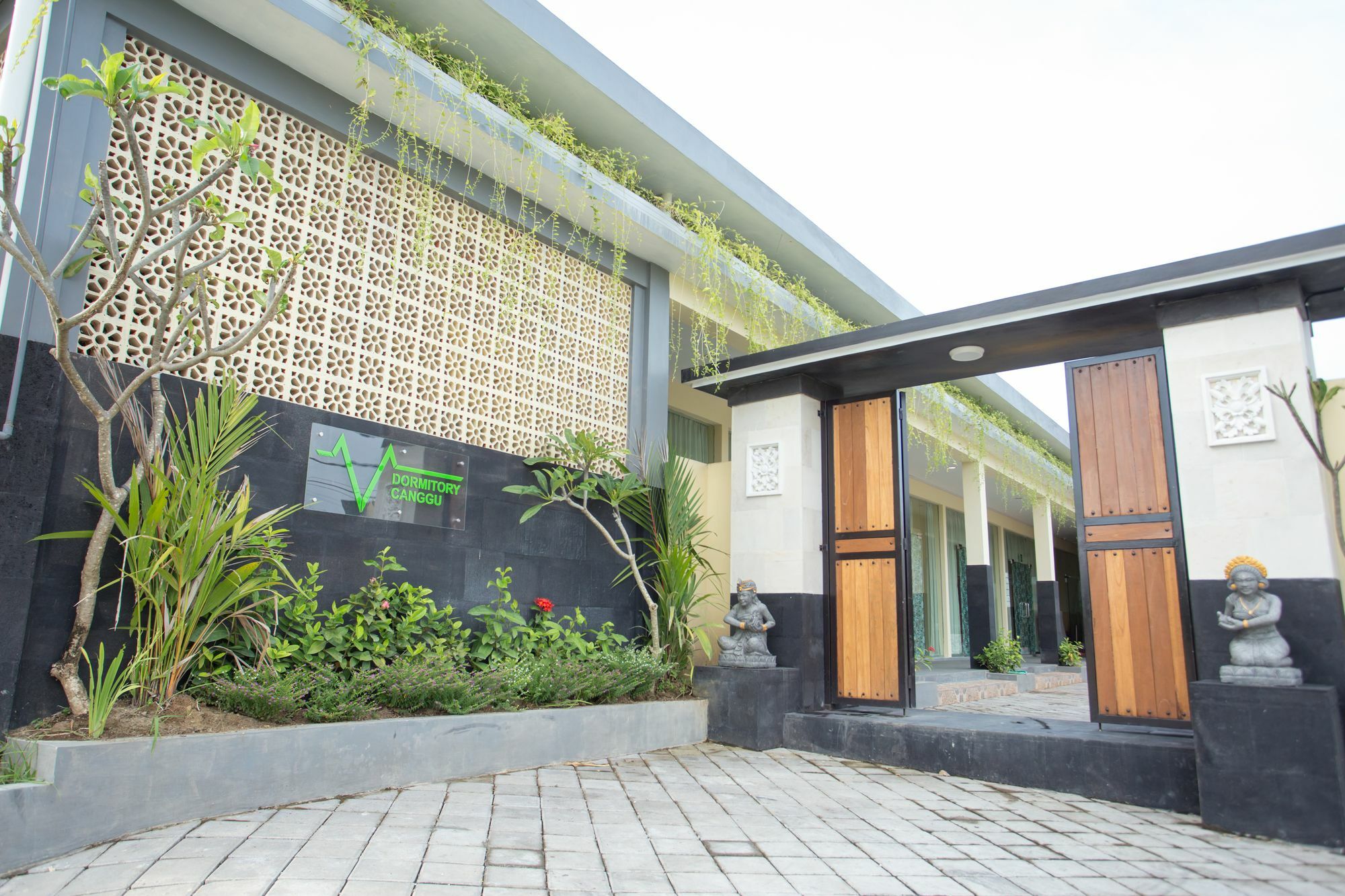 V Canggu Dormitory Екстериор снимка
